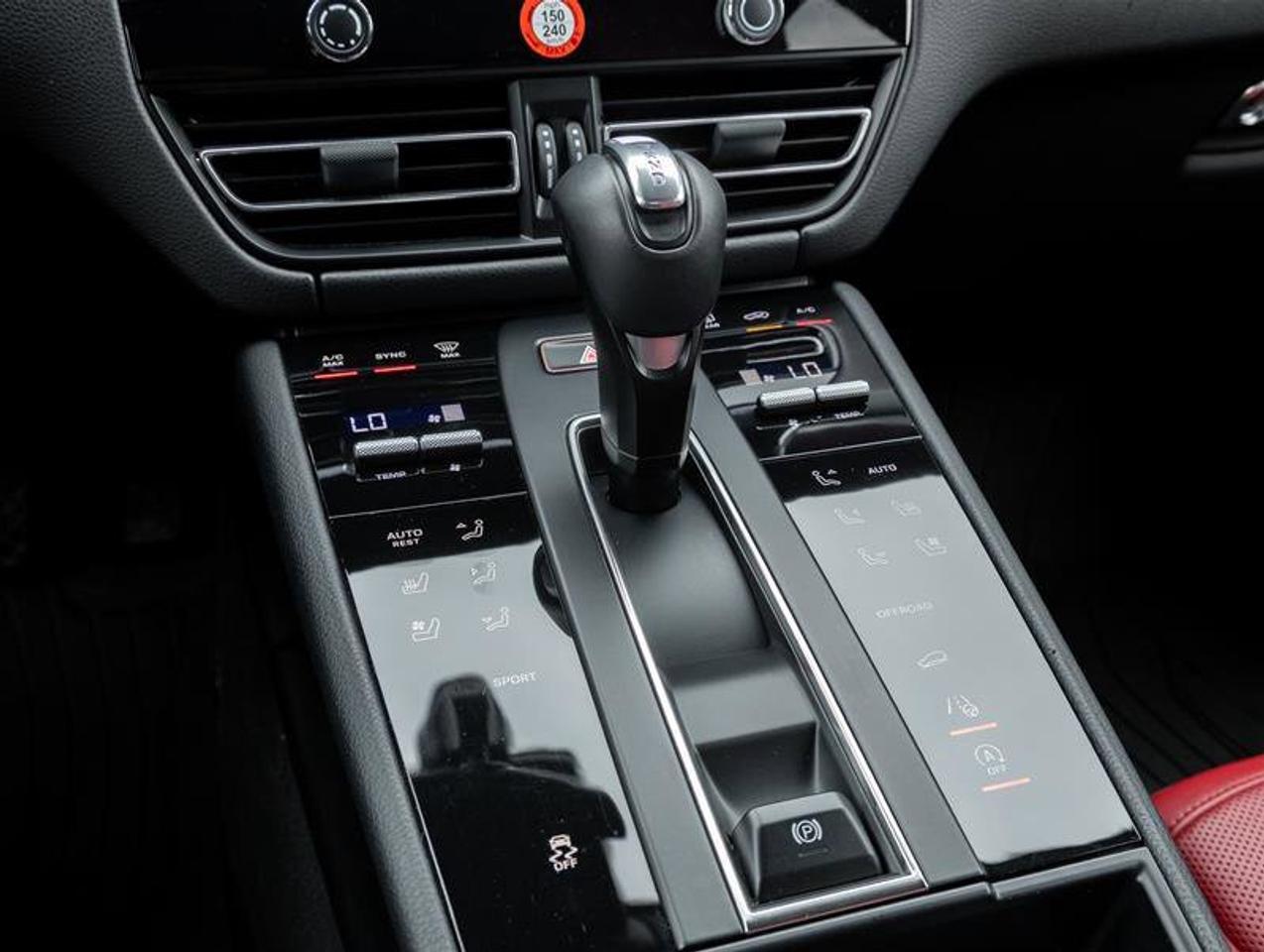 2025 Porsche Macan AWD Premium Pkg Plus Surround View BOSE Surround S Photo