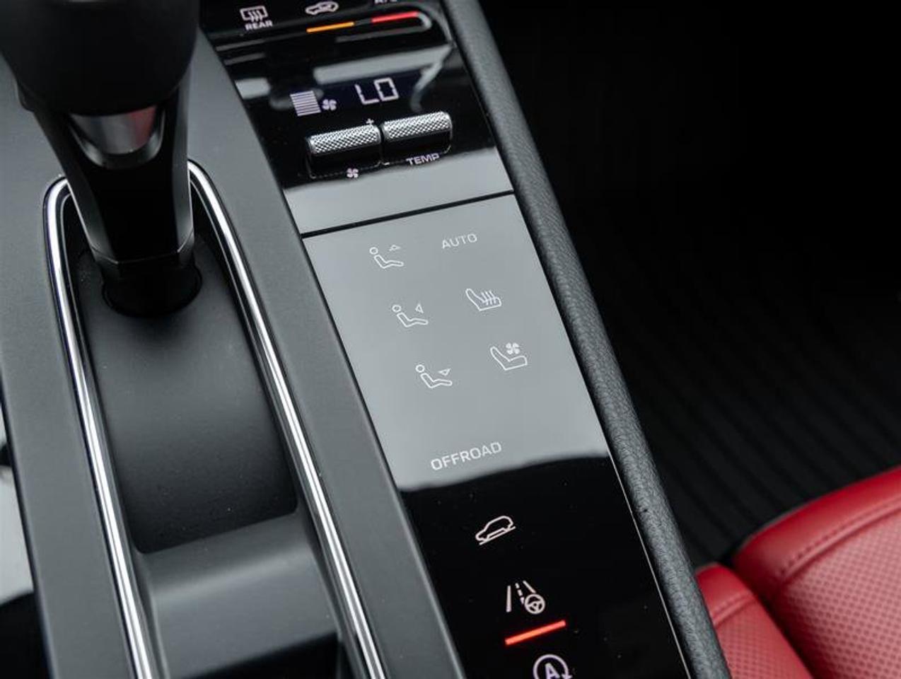 2025 Porsche Macan AWD Premium Pkg Plus Surround View BOSE Surround S Photo