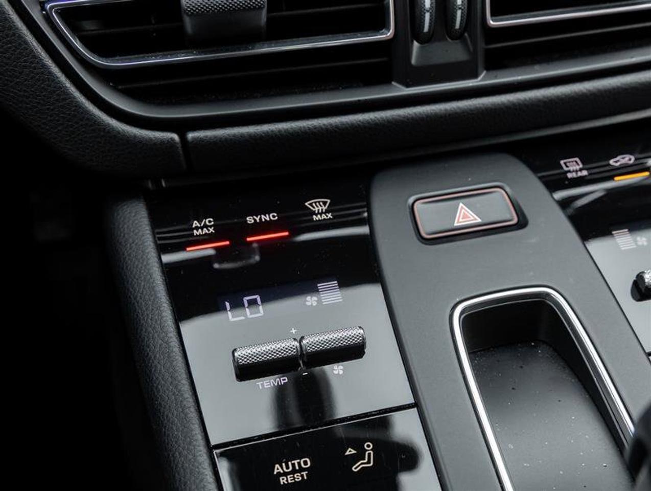 2025 Porsche Macan AWD Premium Pkg Plus Surround View BOSE Surround S Photo