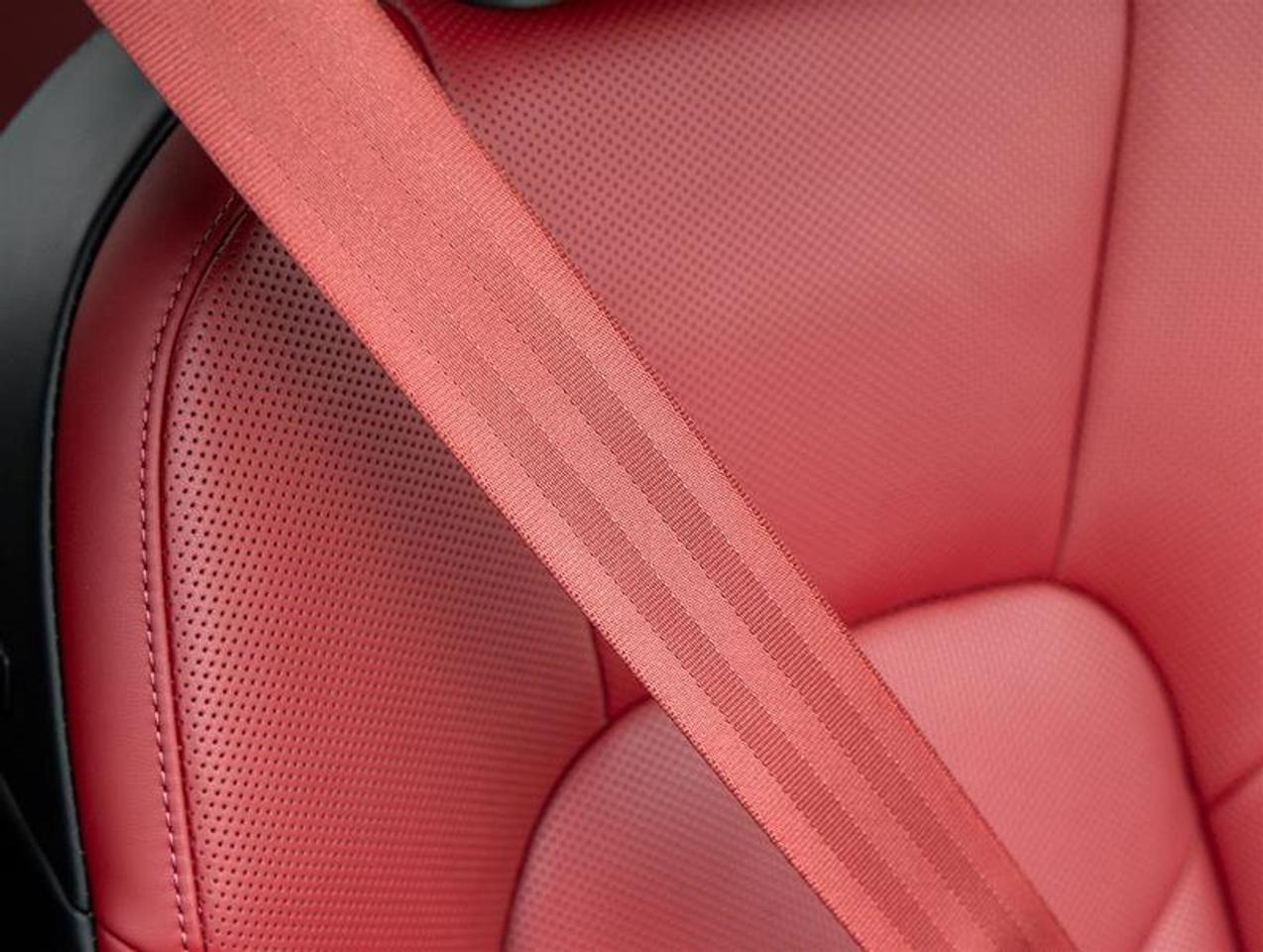 2025 Porsche Macan AWD Premium Pkg Plus Surround View BOSE Surround S Photo