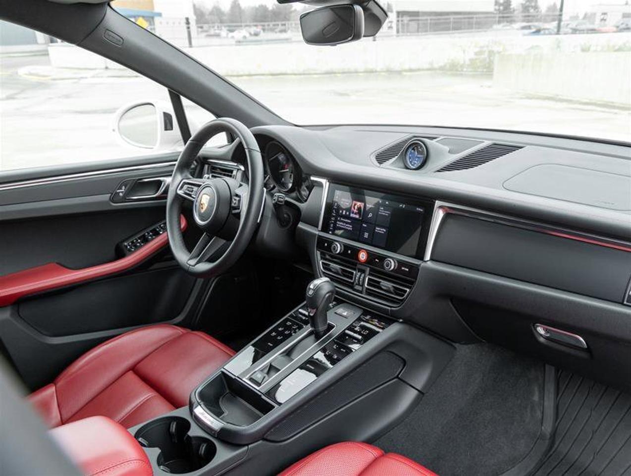 2025 Porsche Macan AWD Premium Pkg Plus Surround View BOSE Surround S Photo