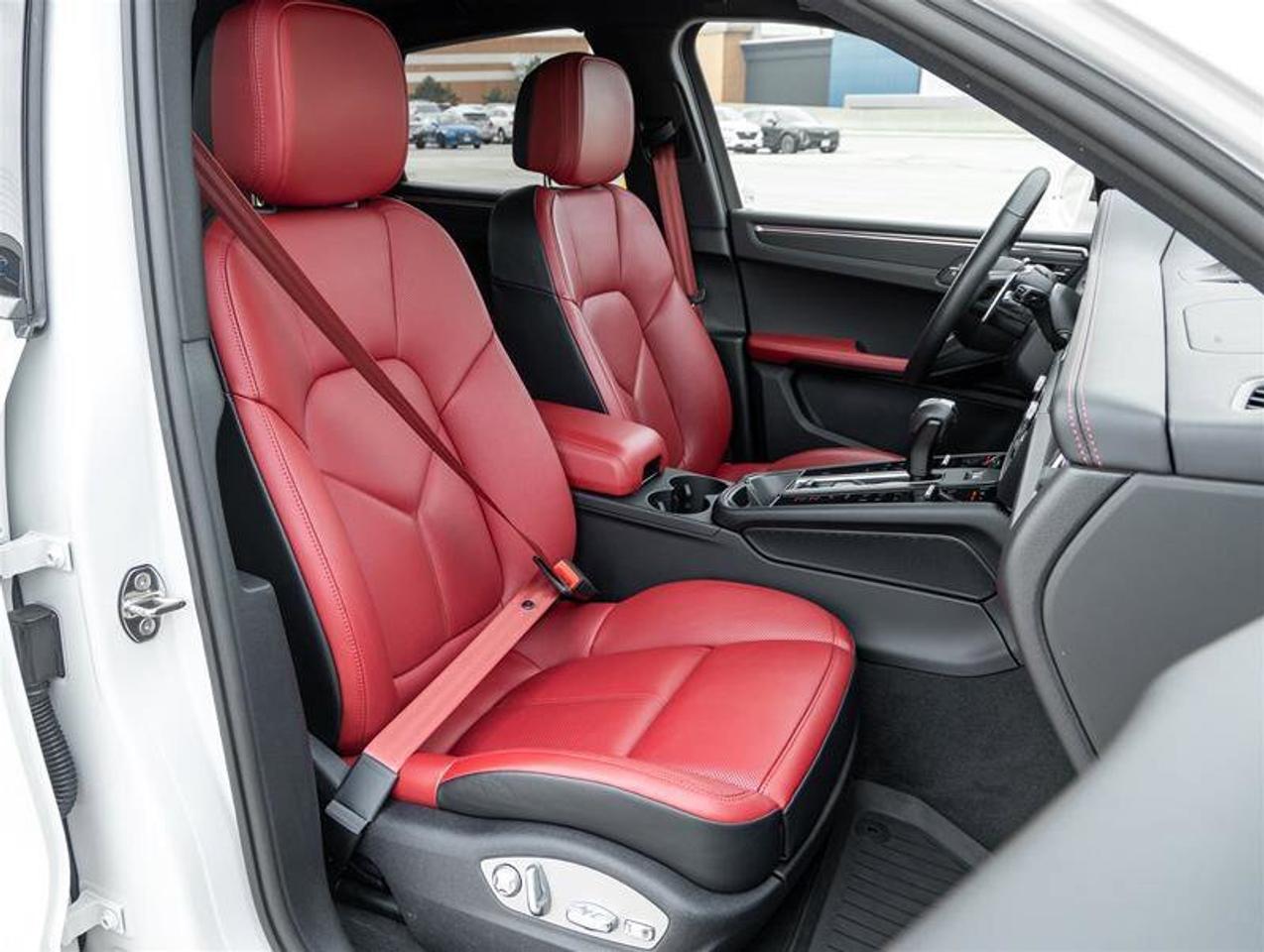 2025 Porsche Macan AWD Premium Pkg Plus Surround View BOSE Surround S Photo