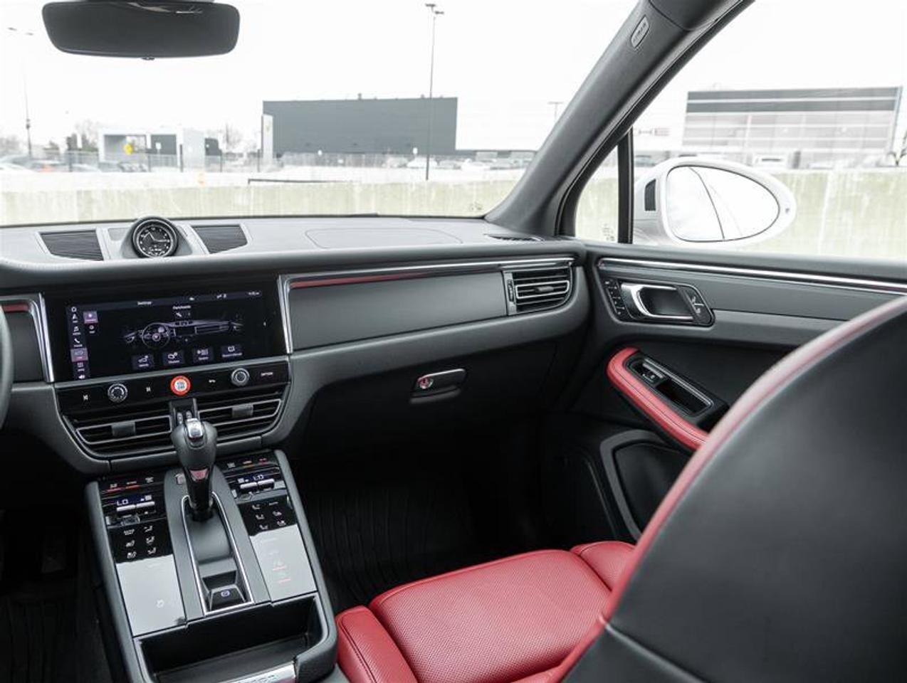 2025 Porsche Macan AWD Premium Pkg Plus Surround View BOSE Surround S Photo