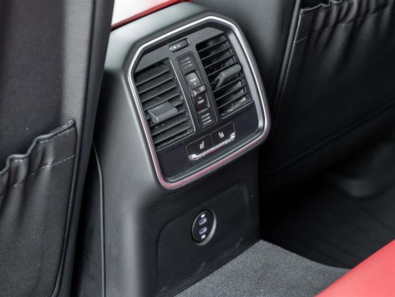 2025 Porsche Macan AWD Premium Pkg Plus Surround View BOSE Surround S Photo