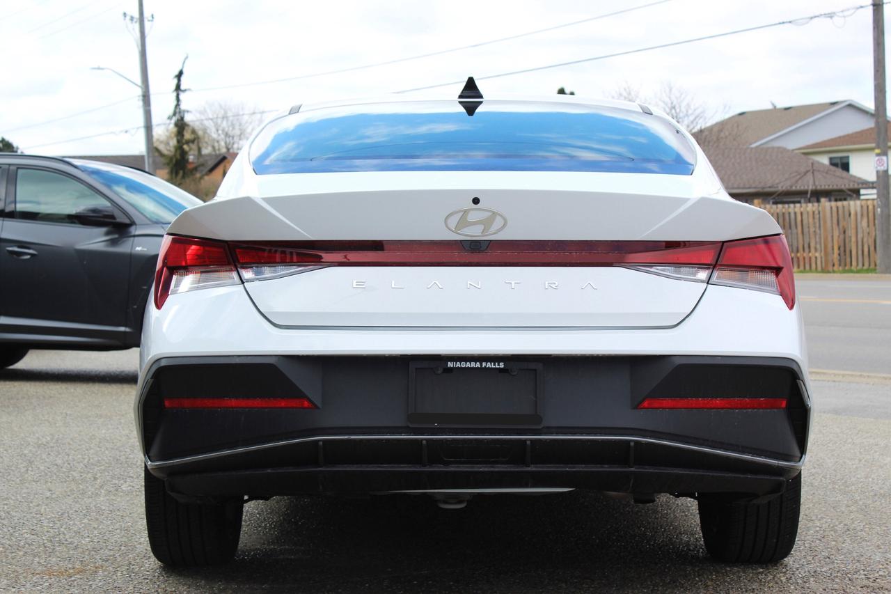 2024 Hyundai Elantra Preferred Photo3
