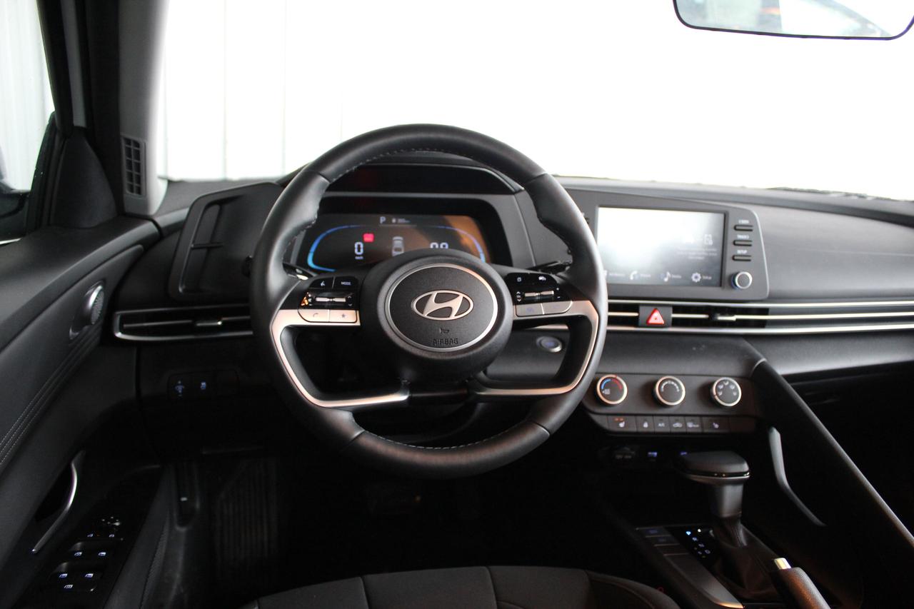 2024 Hyundai Elantra Preferred Photo