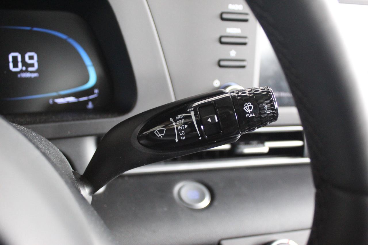 2024 Hyundai Elantra Preferred Photo