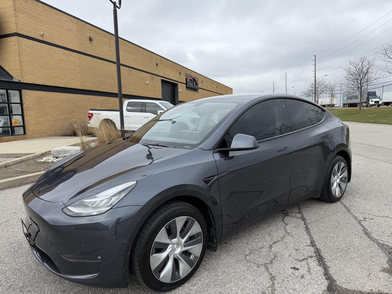 2022 Tesla Model Y Long Range AWD 1 Owner Ambient Lighting Certified Photo