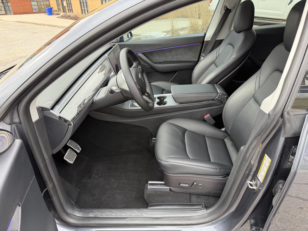 2022 Tesla Model Y Long Range AWD 1 Owner Ambient Lighting Certified Photo