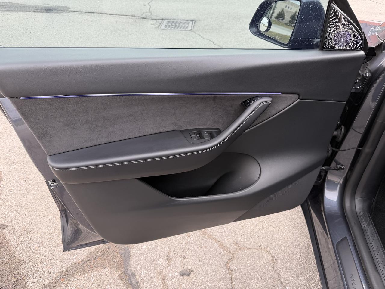 2022 Tesla Model Y Long Range AWD 1 Owner Ambient Lighting Certified Photo