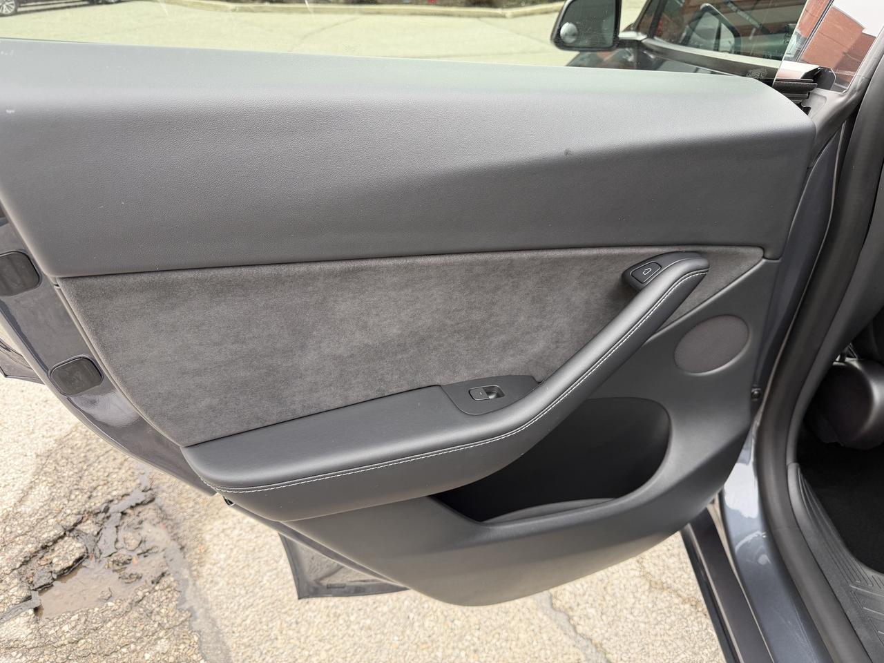 2022 Tesla Model Y Long Range AWD 1 Owner Ambient Lighting Certified Photo