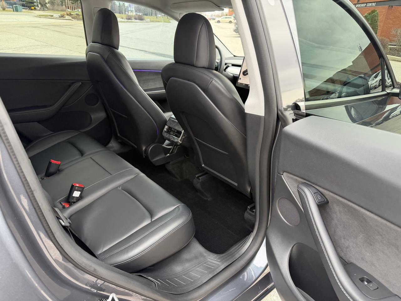 2022 Tesla Model Y Long Range AWD 1 Owner Ambient Lighting Certified Photo