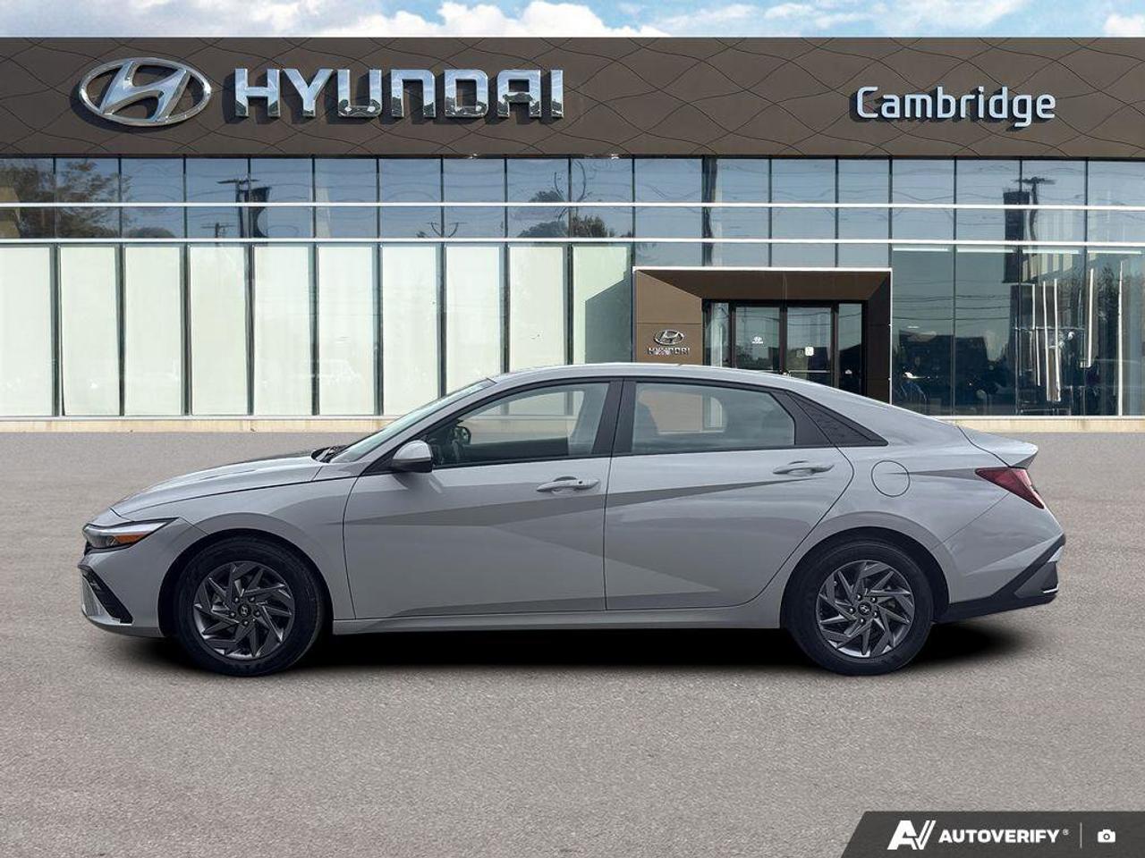 2024 Hyundai Elantra Preferred   HEATED SEATS/WHEEL   5.9L/100KM Photo3
