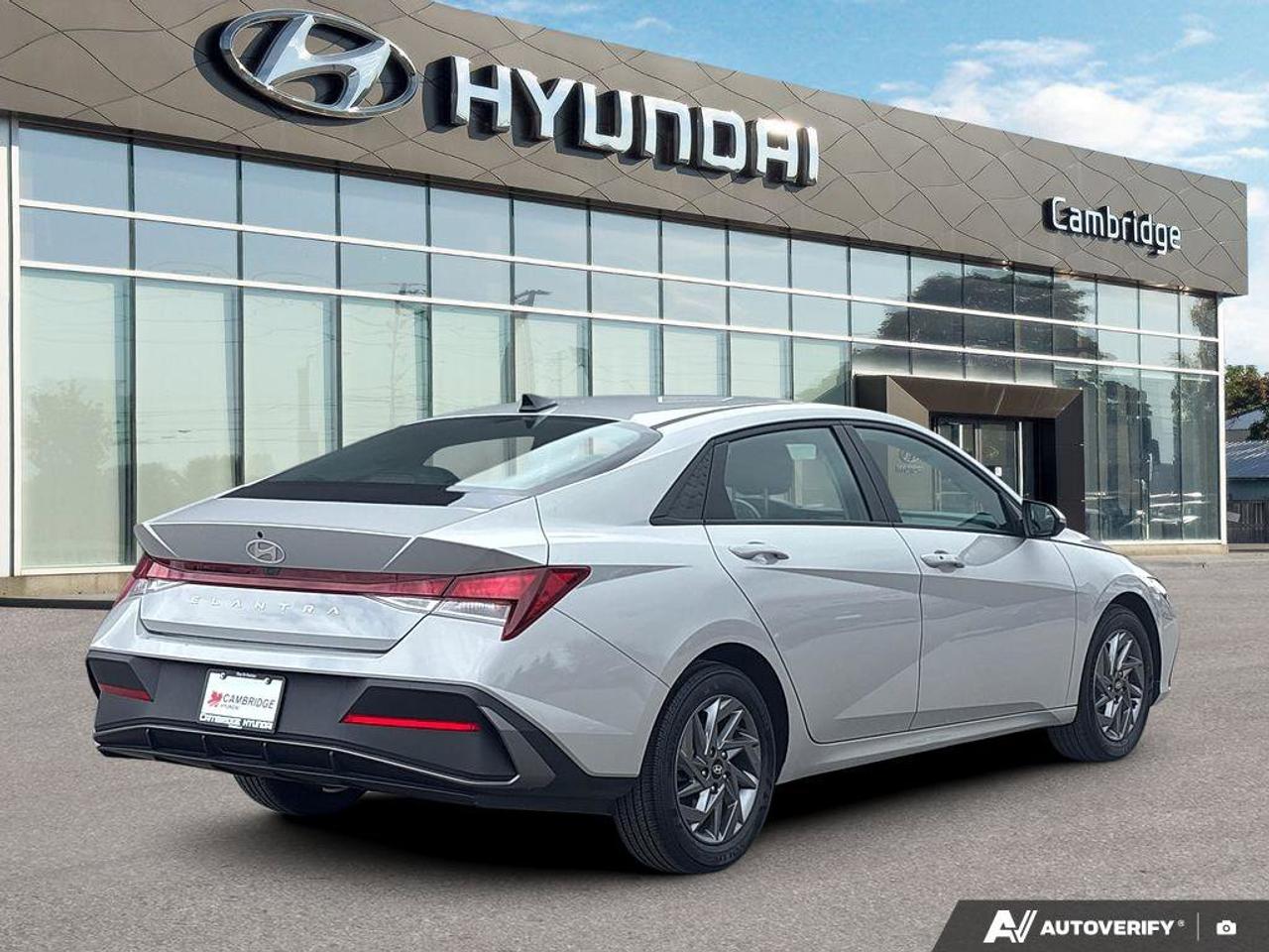 2024 Hyundai Elantra Preferred   HEATED SEATS/WHEEL   5.9L/100KM Photo