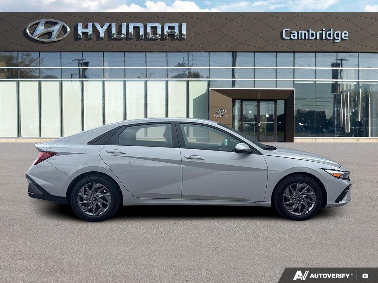 2024 Hyundai Elantra Preferred   HEATED SEATS/WHEEL   5.9L/100KM Photo
