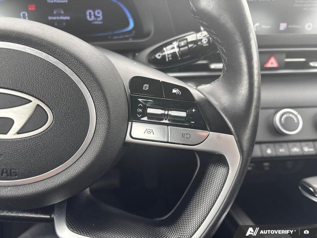 2024 Hyundai Elantra Preferred   HEATED SEATS/WHEEL   5.9L/100KM Photo