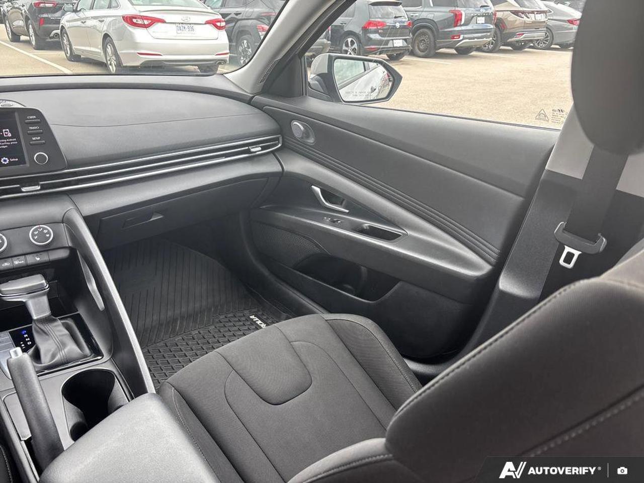 2024 Hyundai Elantra Preferred   HEATED SEATS/WHEEL   5.9L/100KM Photo