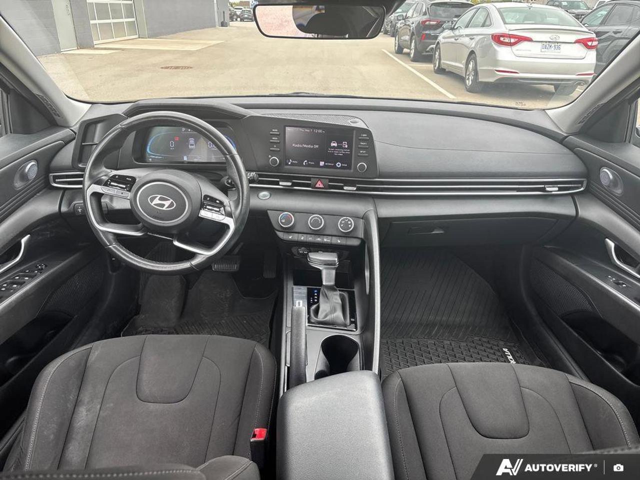 2024 Hyundai Elantra Preferred   HEATED SEATS/WHEEL   5.9L/100KM Photo