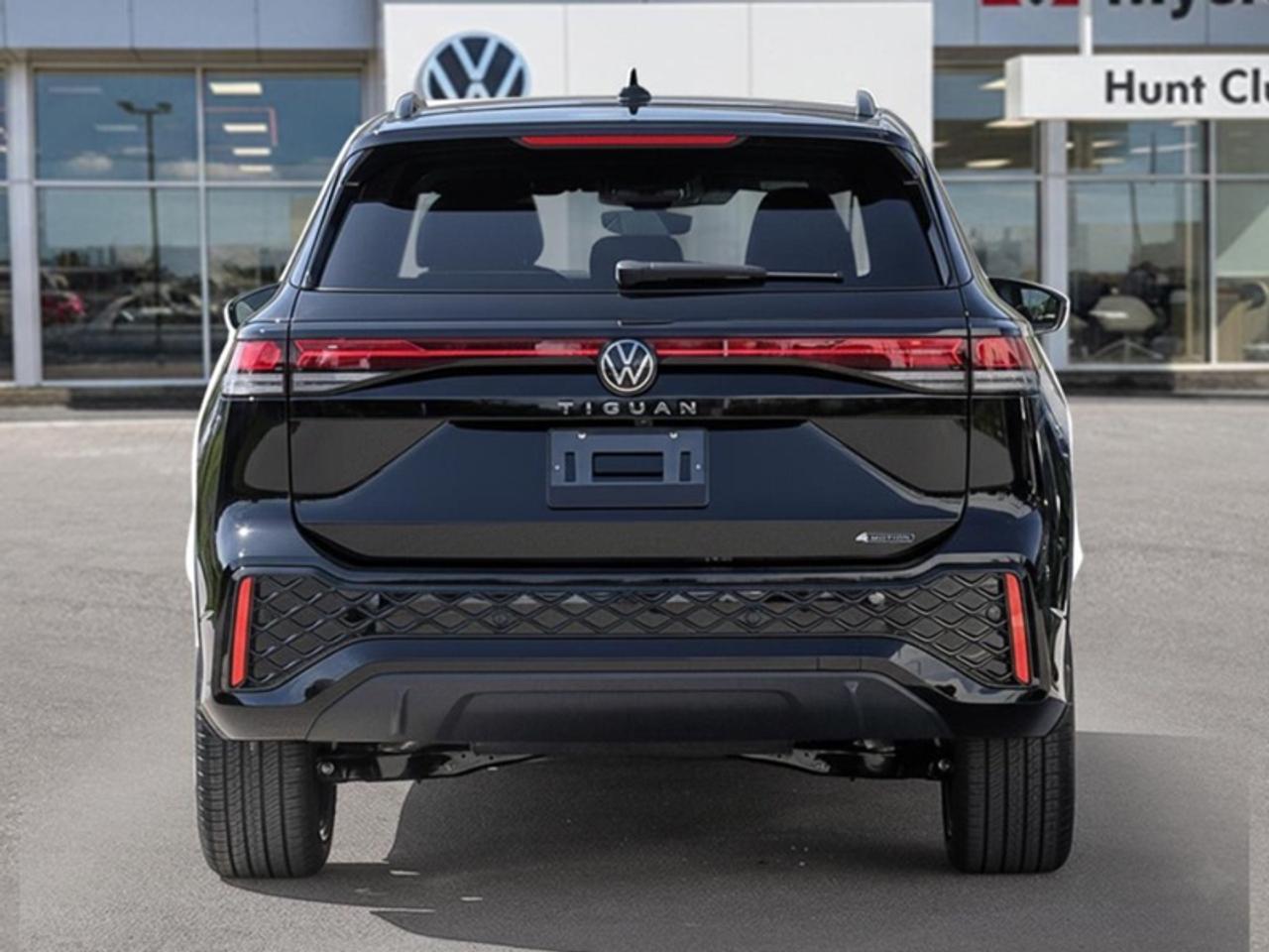 2026 Volkswagen Tiguan Comfortline R-Line Black Edition Photo4