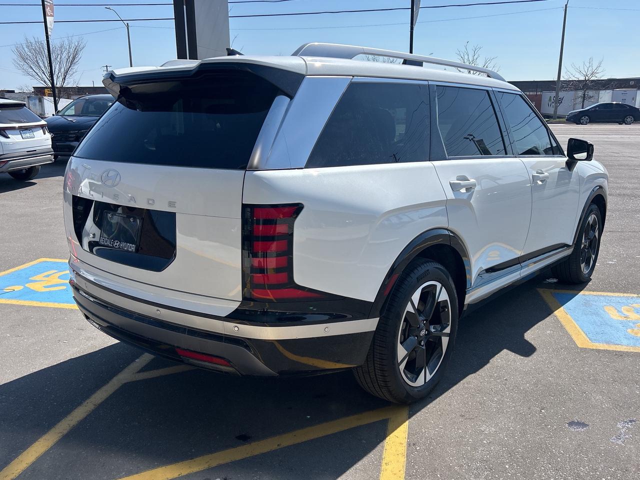 2026 Hyundai Palisade Hybrid Luxury Hybrid   Starting from 5.29% OAC Photo4