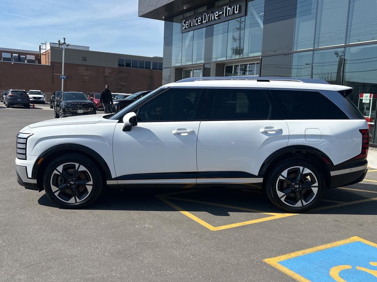 2026 Hyundai Palisade Hybrid Luxury Hybrid   Starting from 5.29% OAC Photo