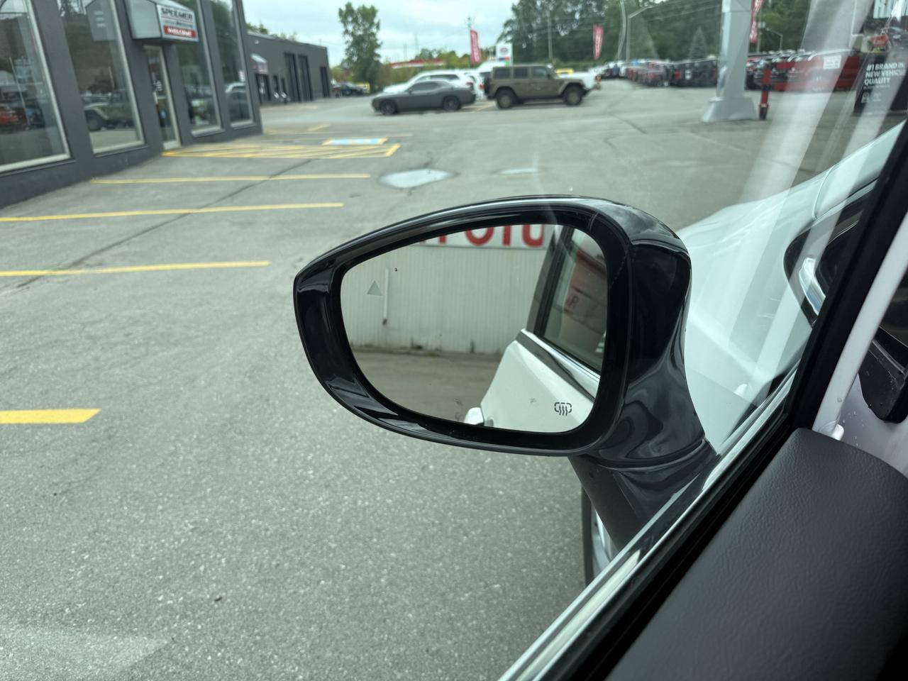 2025 Chrysler Pacifica Select AWD - Power Liftgate & Sliding Doors Photo