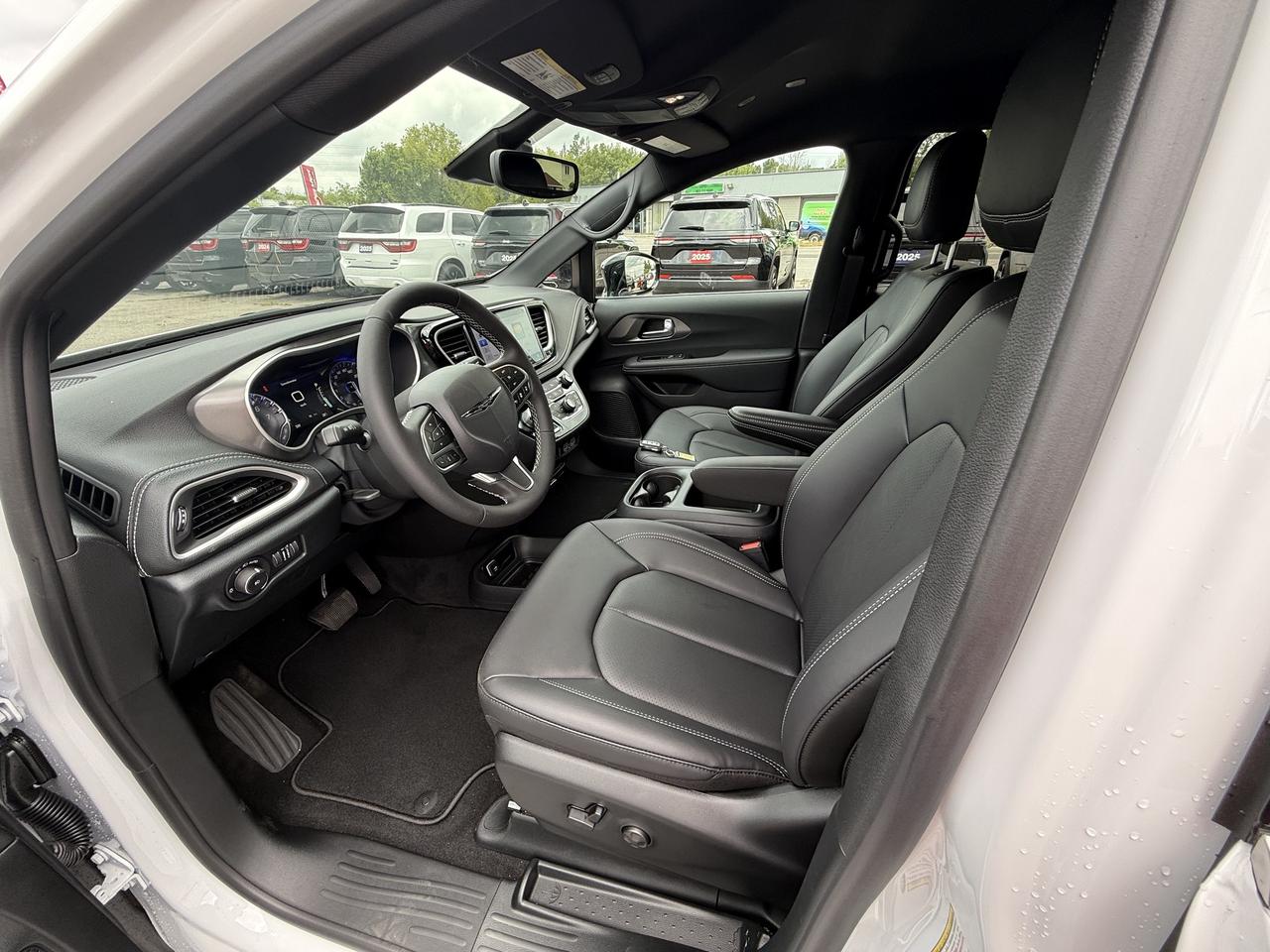 2025 Chrysler Pacifica Select AWD - Power Liftgate & Sliding Doors Photo