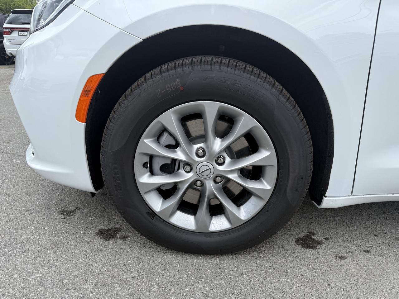 2025 Chrysler Pacifica Select AWD - Power Liftgate & Sliding Doors Photo