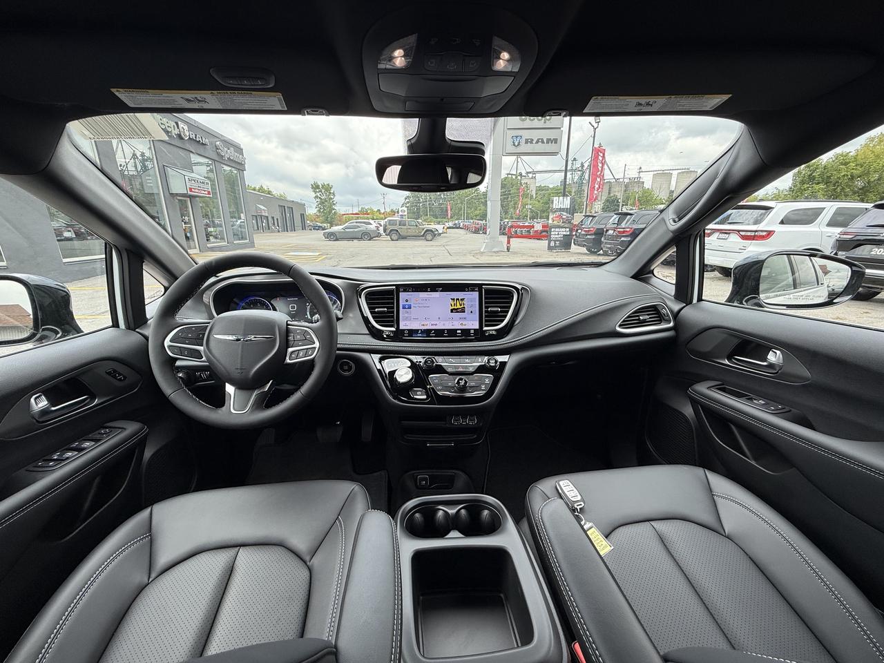 2025 Chrysler Pacifica Select AWD - Power Liftgate & Sliding Doors Photo