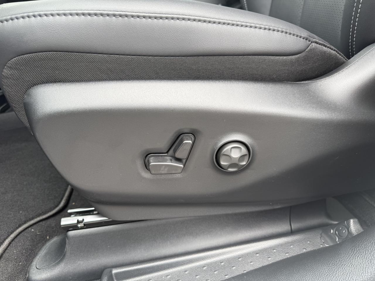 2025 Chrysler Pacifica Select AWD - Power Liftgate & Sliding Doors Photo