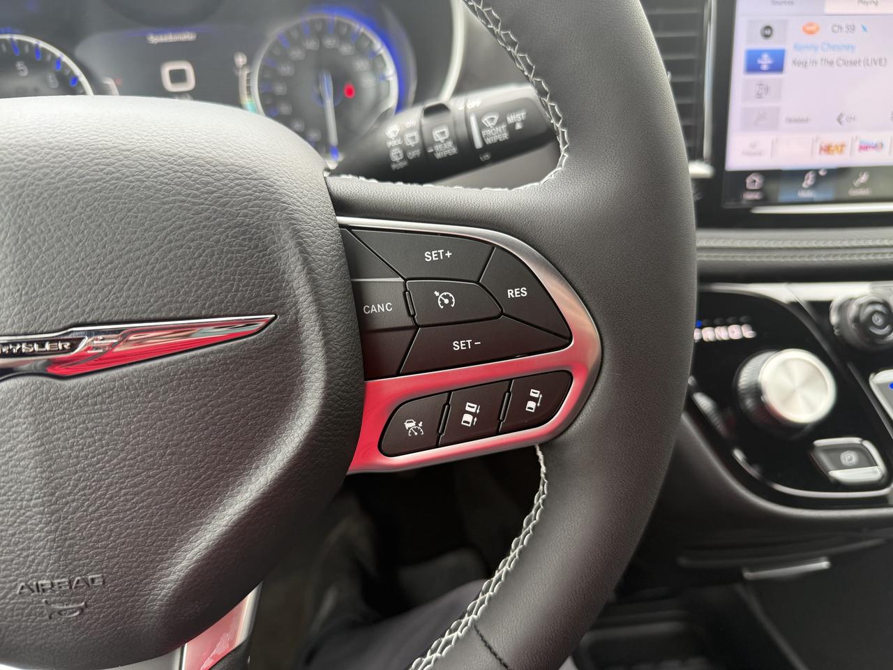 2025 Chrysler Pacifica Select AWD - Power Liftgate & Sliding Doors Photo