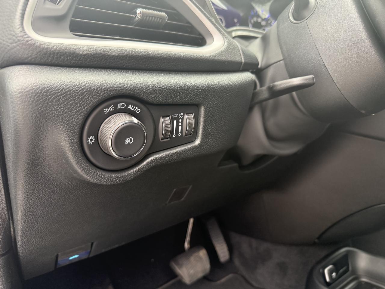 2025 Chrysler Pacifica Select AWD - Power Liftgate & Sliding Doors Photo