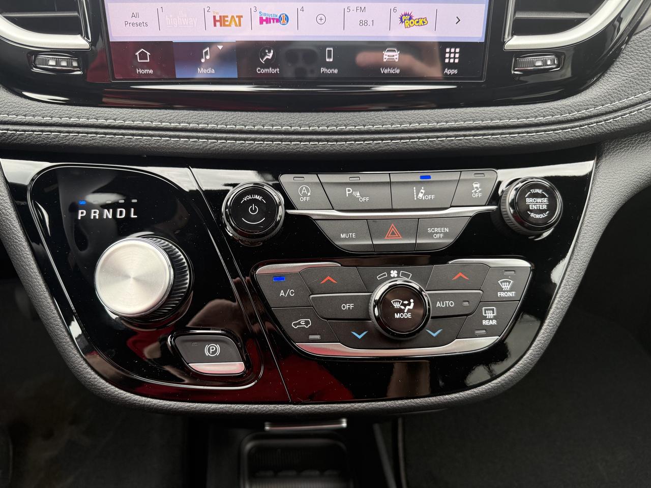 2025 Chrysler Pacifica Select AWD - Power Liftgate & Sliding Doors Photo