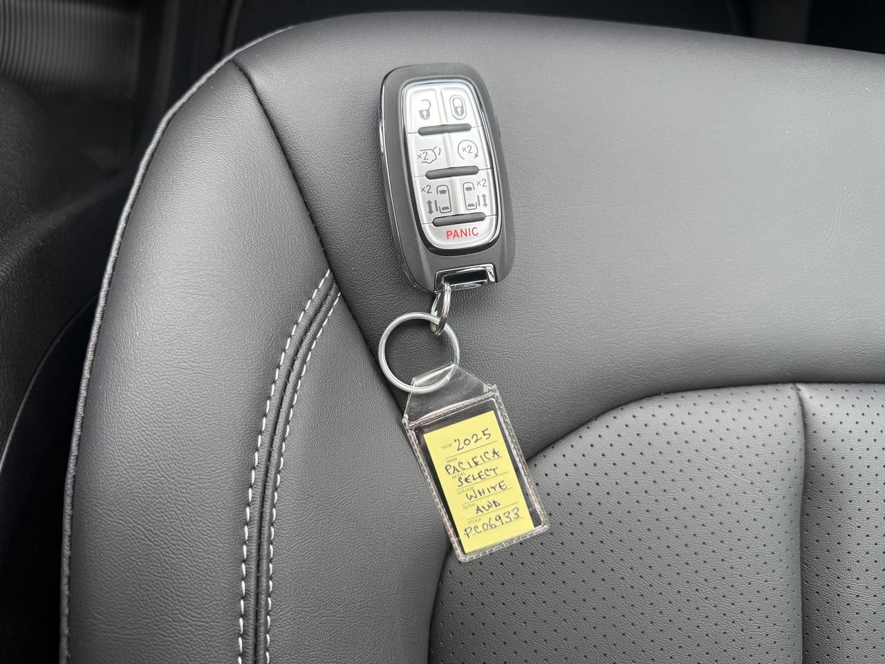 2025 Chrysler Pacifica Select AWD - Power Liftgate & Sliding Doors Photo