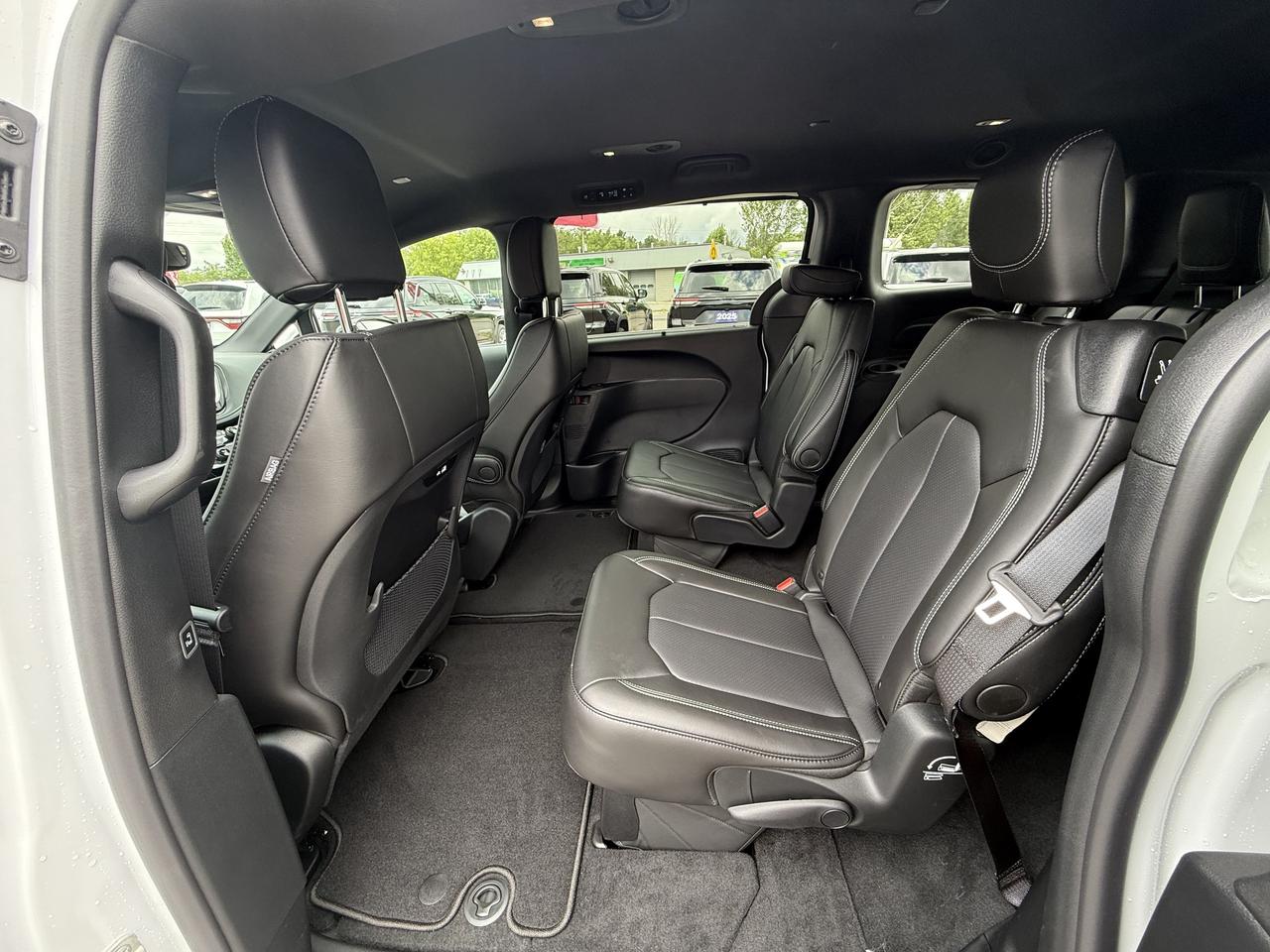 2025 Chrysler Pacifica Select AWD - Power Liftgate & Sliding Doors Photo