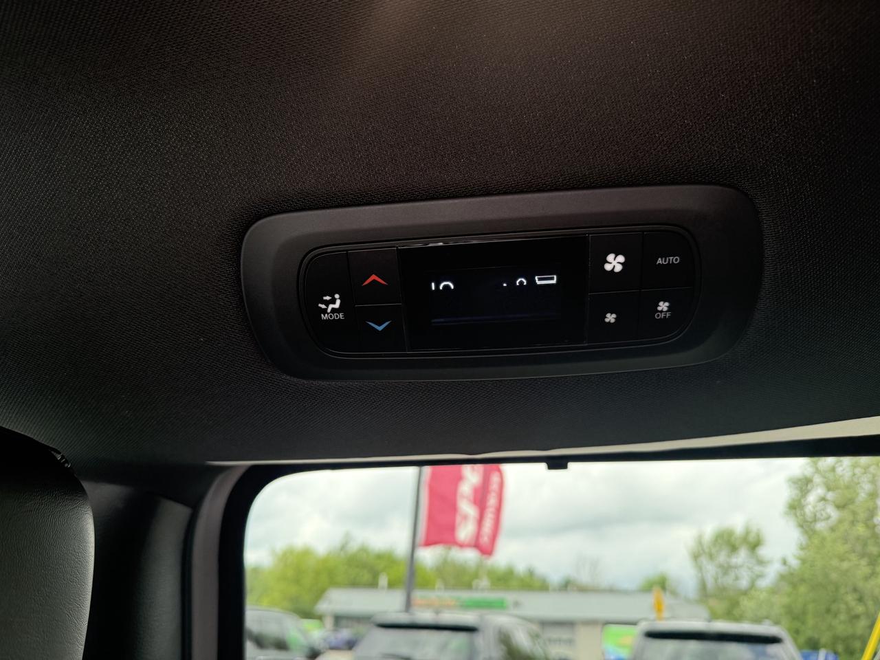 2025 Chrysler Pacifica Select AWD - Power Liftgate & Sliding Doors Photo