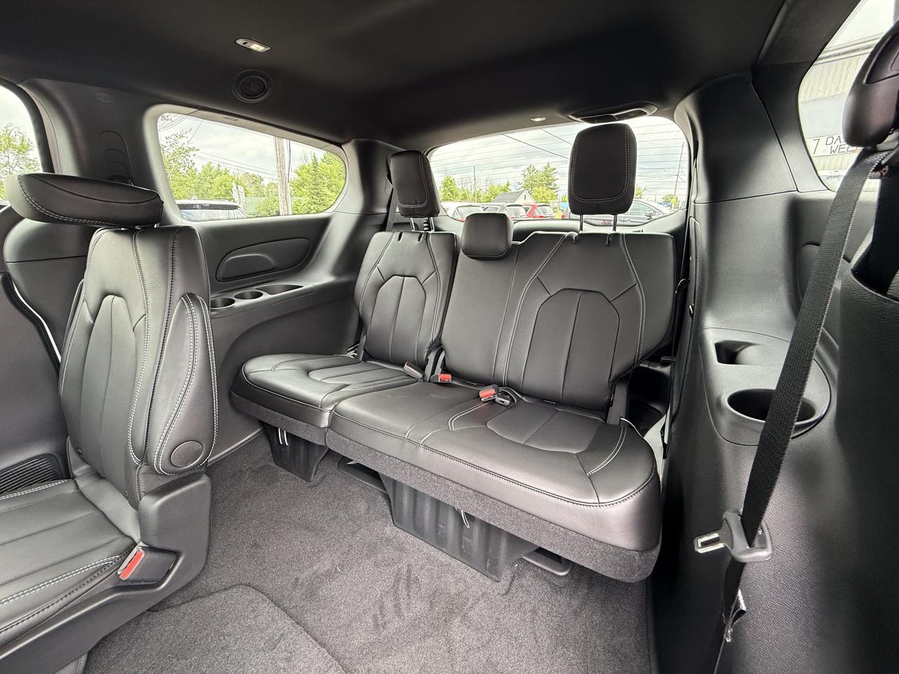 2025 Chrysler Pacifica Select AWD - Power Liftgate & Sliding Doors Photo