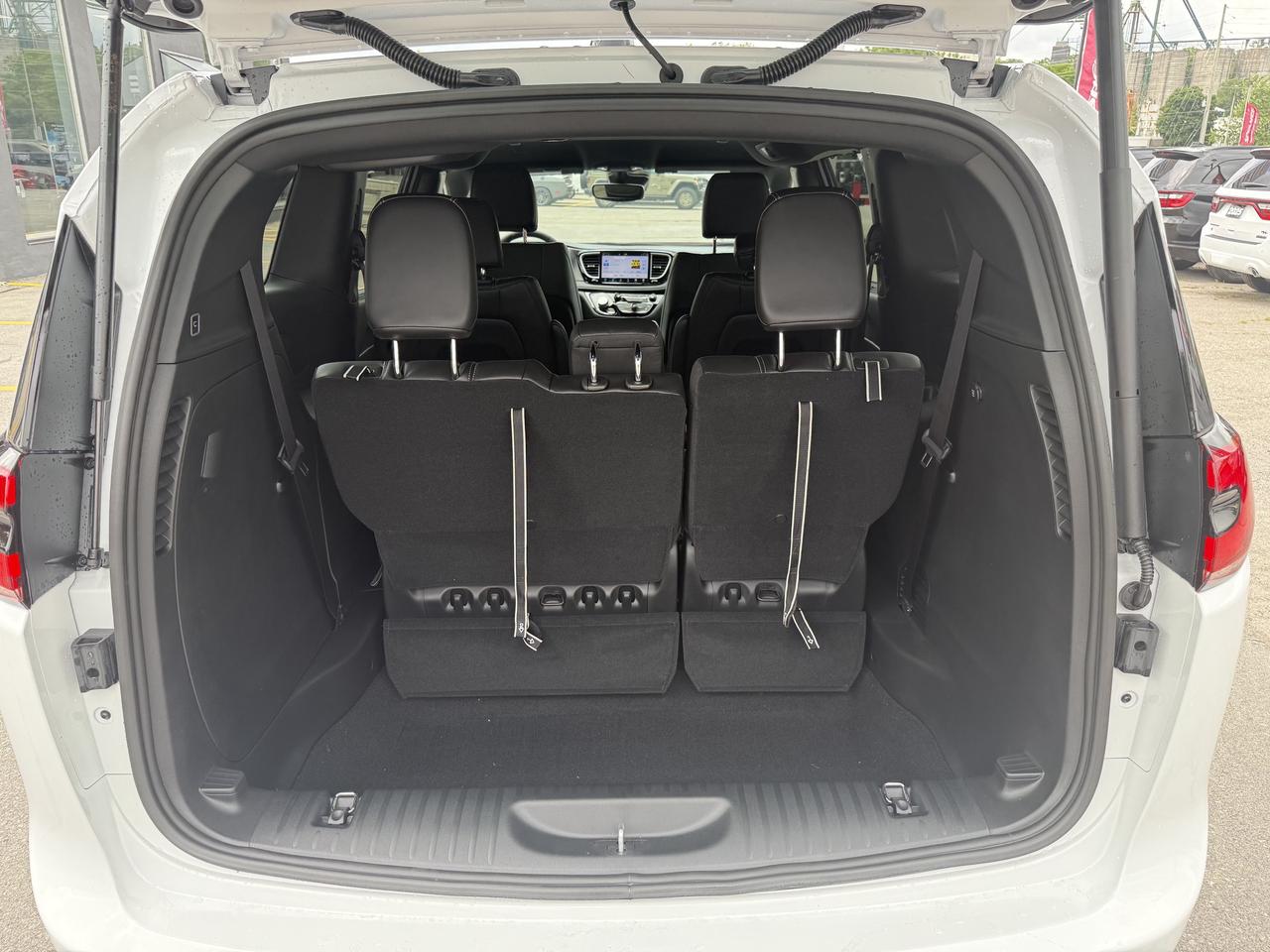 2025 Chrysler Pacifica Select AWD - Power Liftgate & Sliding Doors Photo