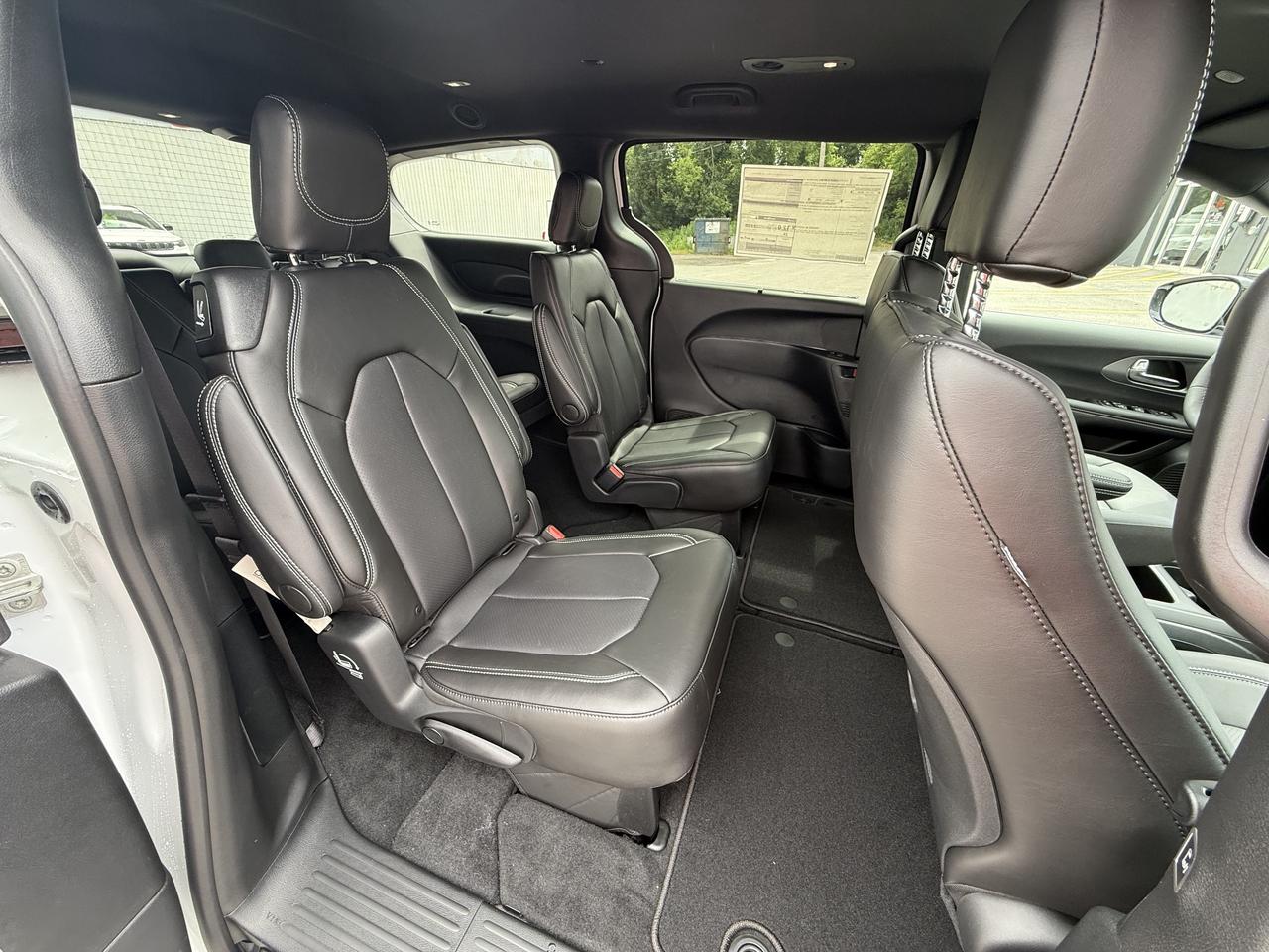 2025 Chrysler Pacifica Select AWD - Power Liftgate & Sliding Doors Photo