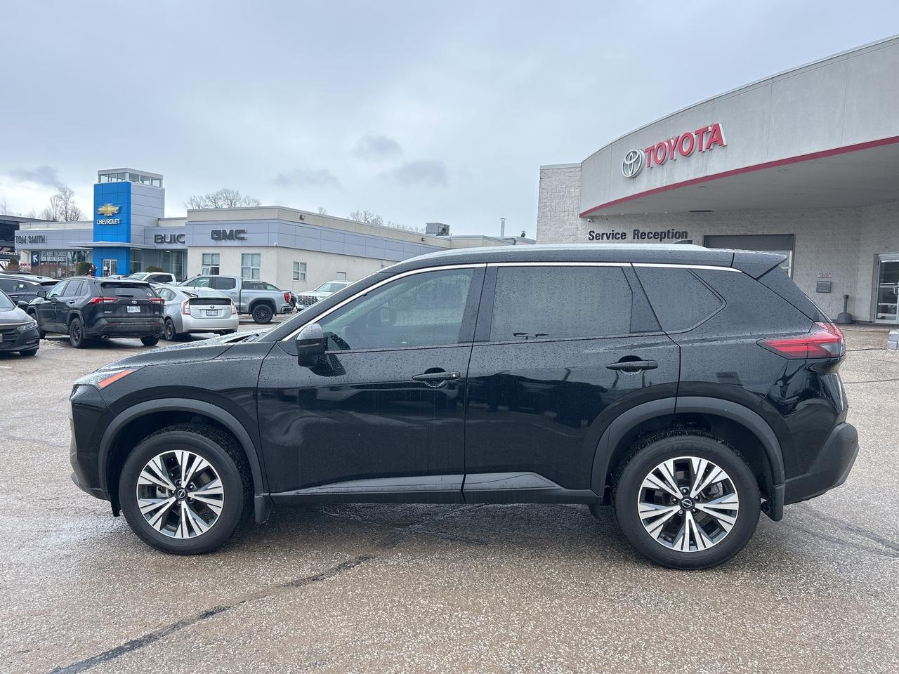 2023 Nissan Rogue SV Moonroof   LOW KM Photo