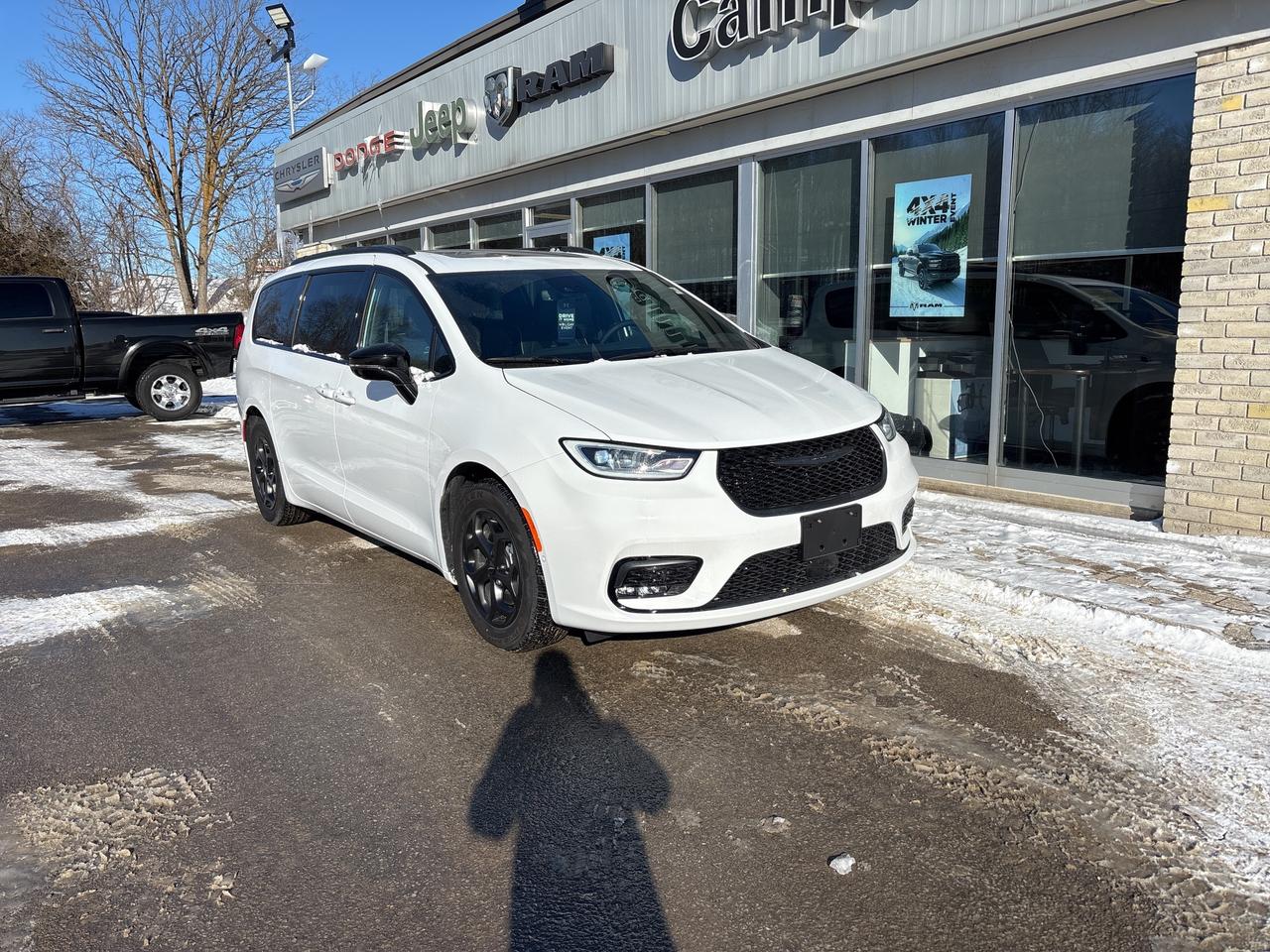 2024 Chrysler Pacifica Hybrid  Photo