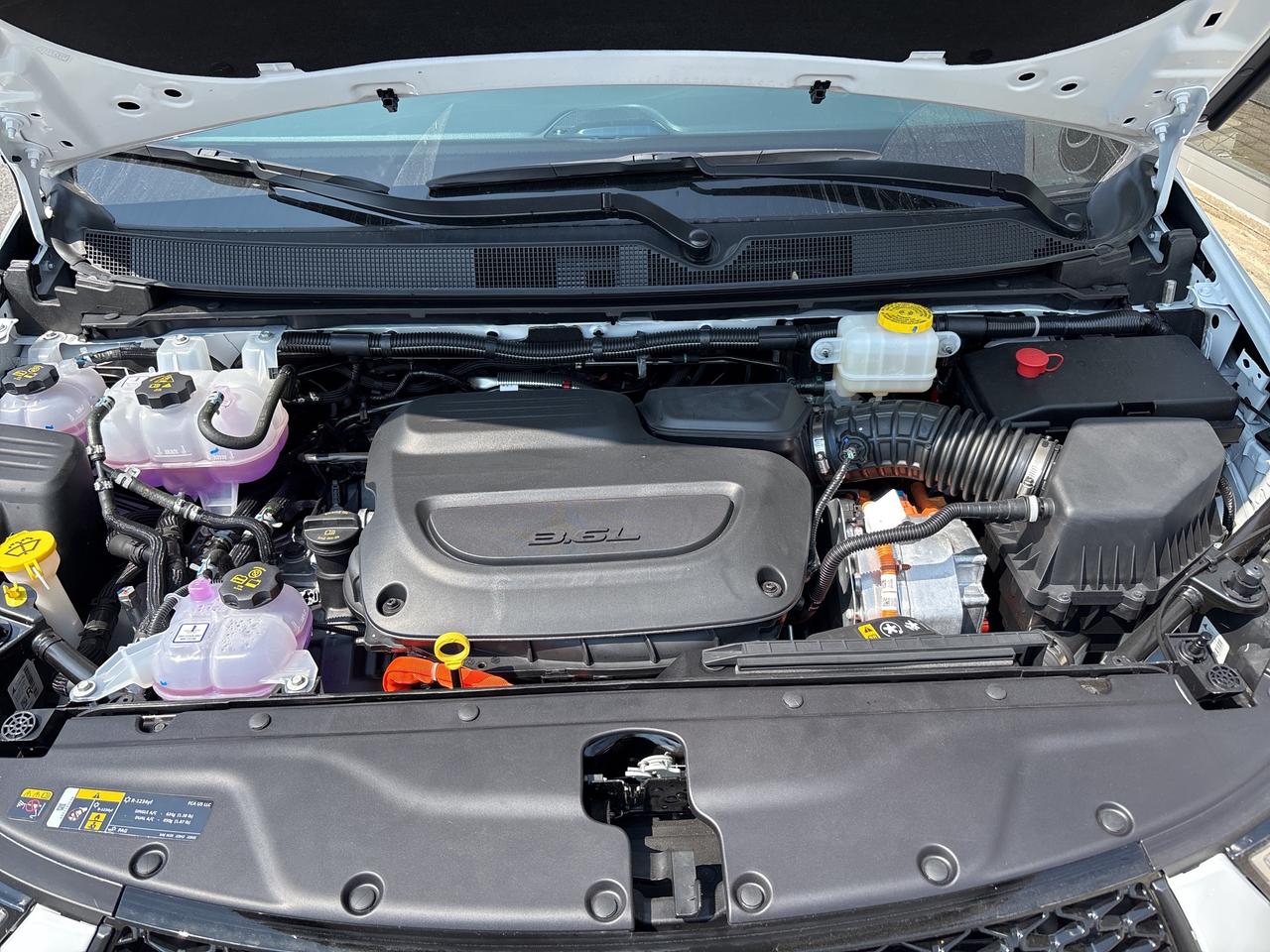 2024 Chrysler Pacifica Hybrid  Photo