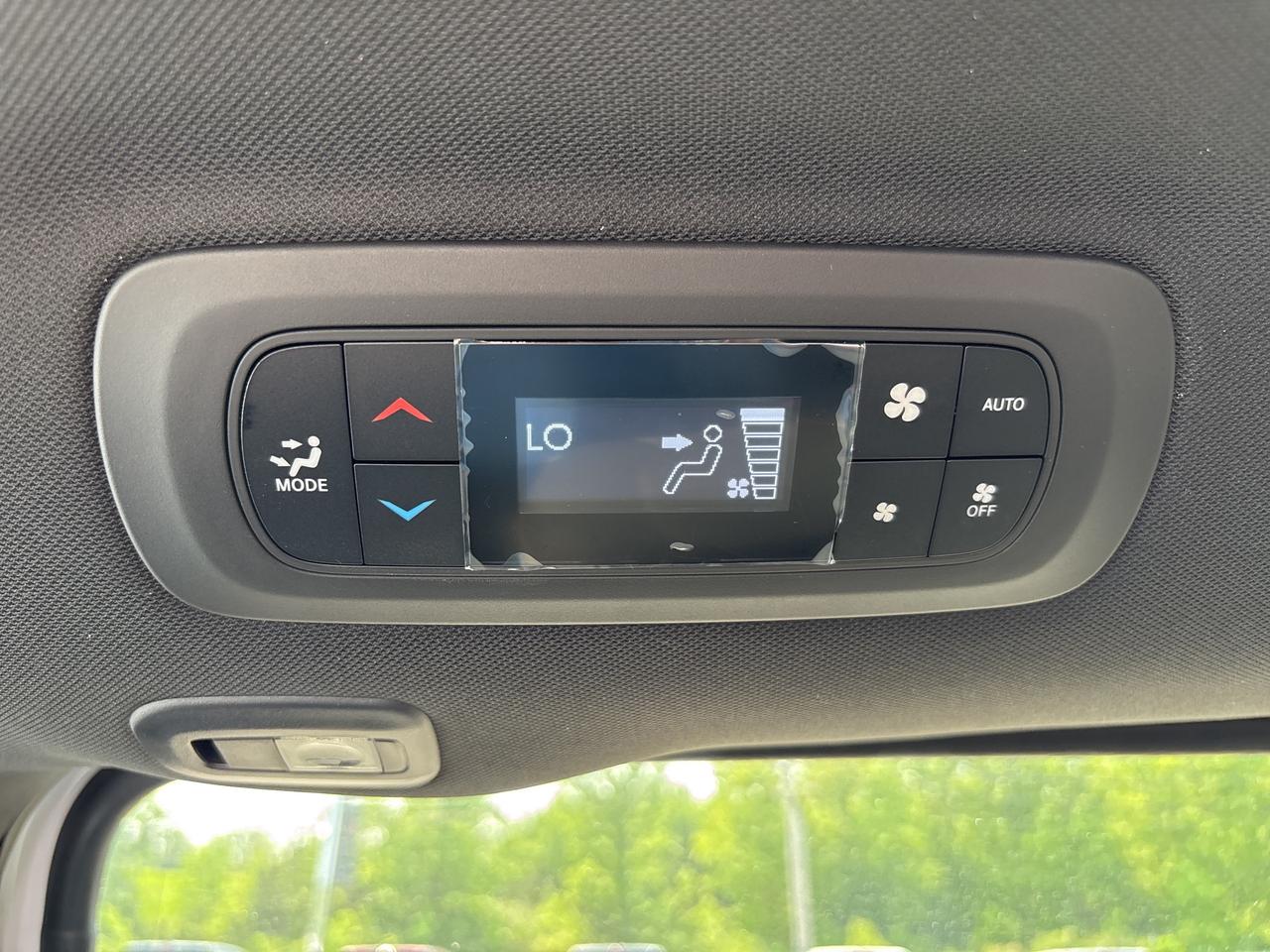 2024 Chrysler Pacifica Hybrid  Photo