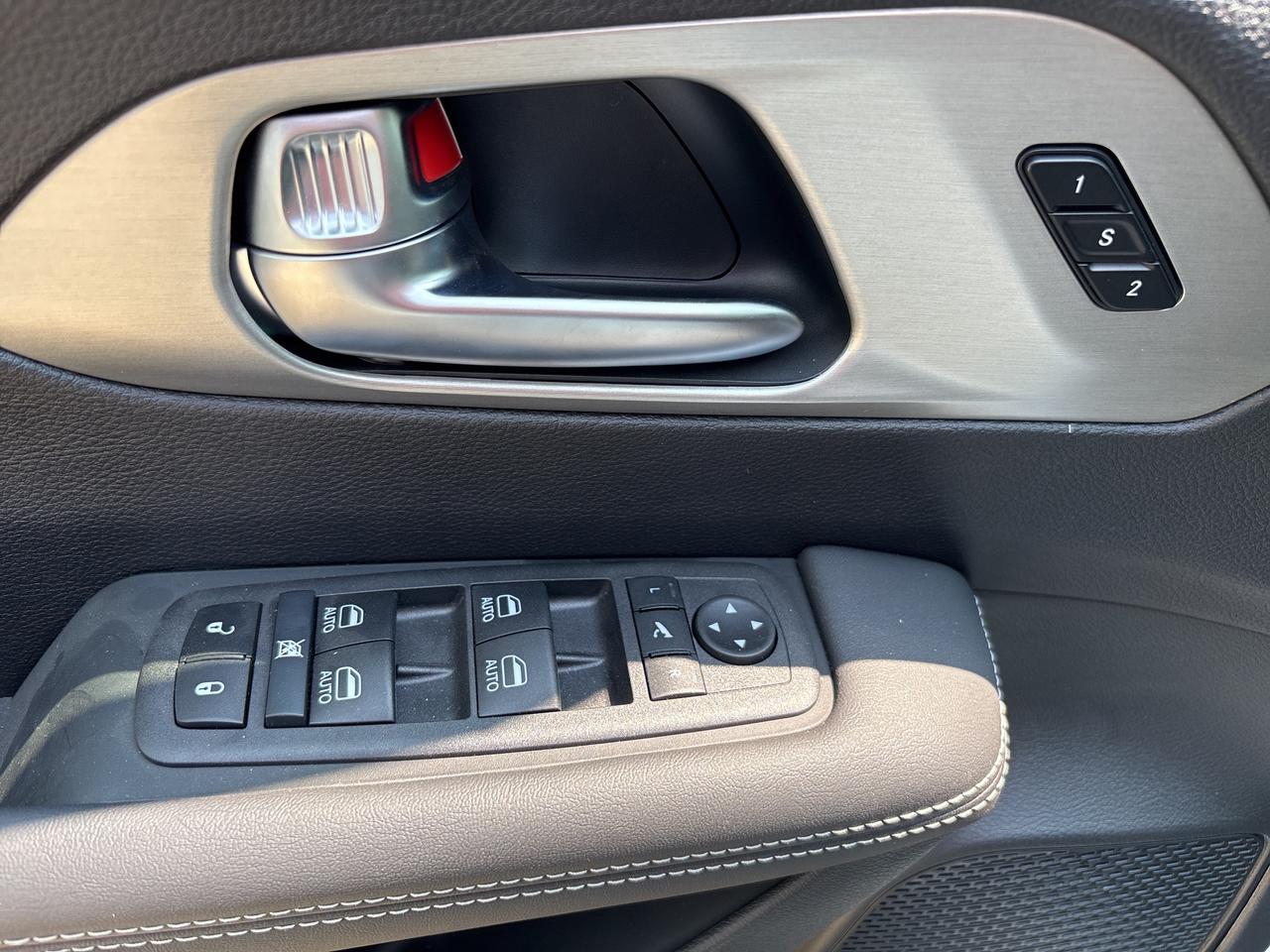 2024 Chrysler Pacifica Hybrid  Photo