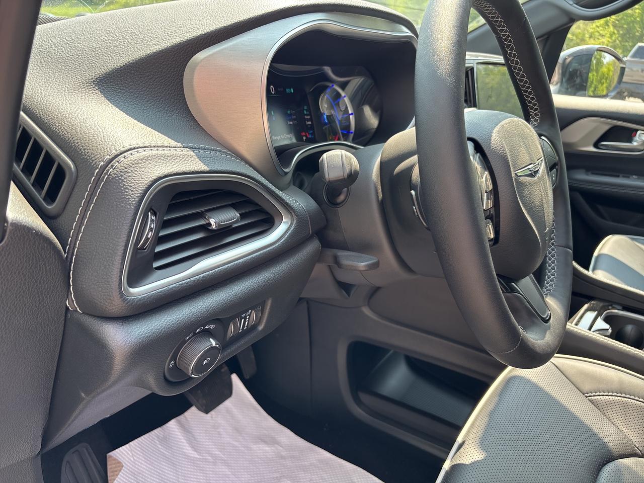 2024 Chrysler Pacifica Hybrid  Photo