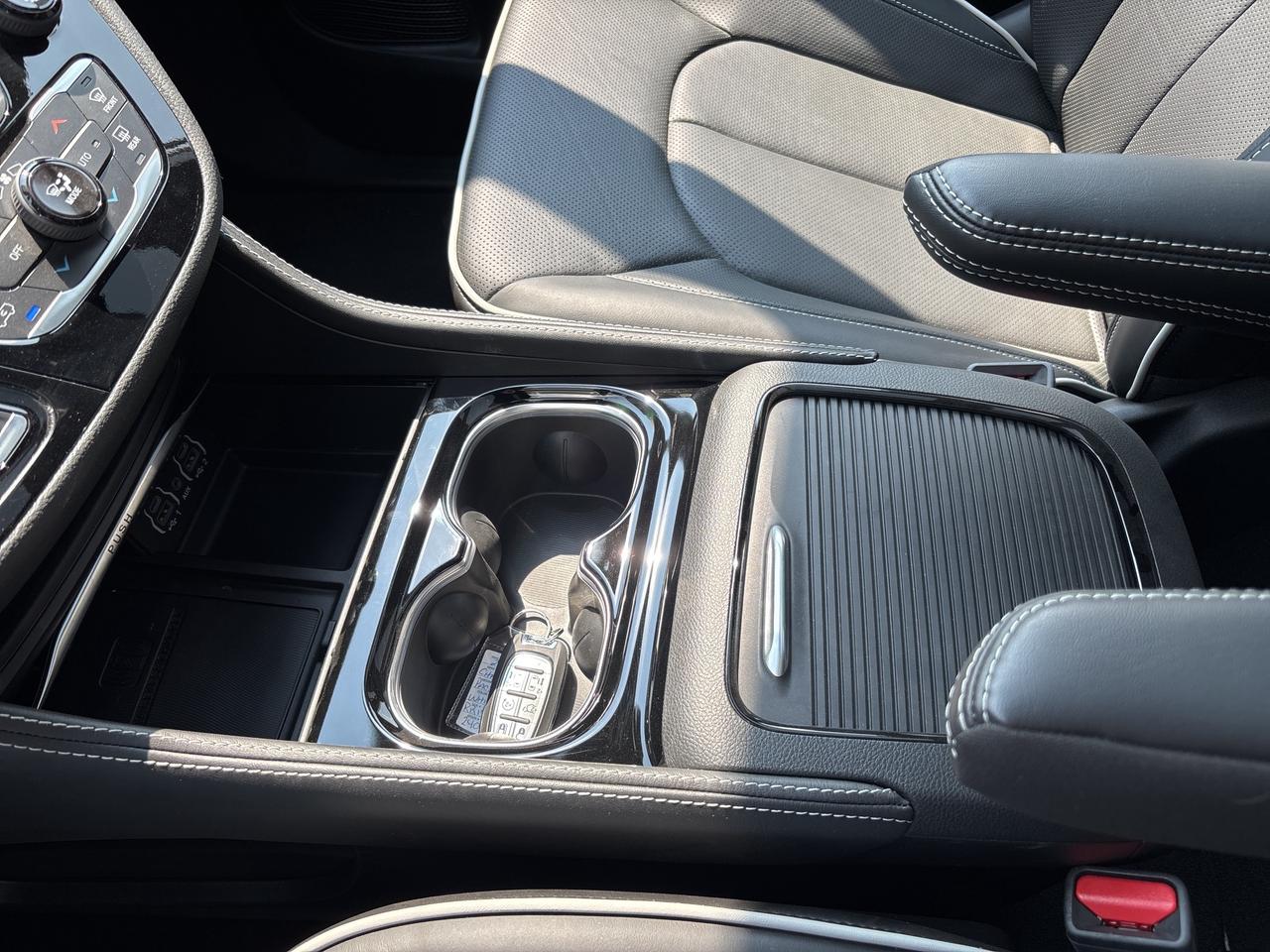 2024 Chrysler Pacifica Hybrid  Photo