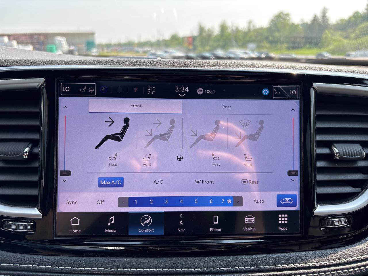 2024 Chrysler Pacifica Hybrid  Photo