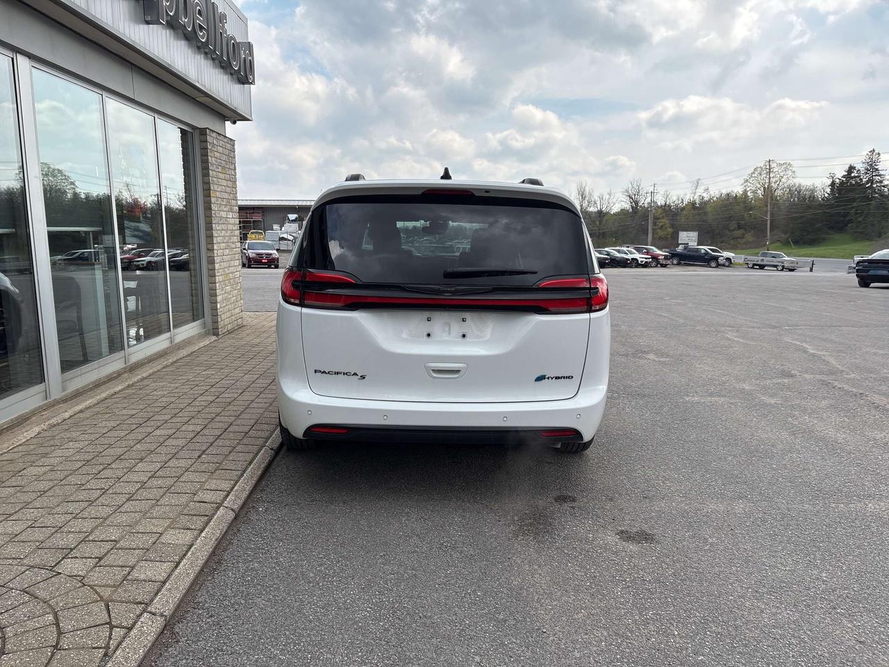 2024 Chrysler Pacifica Premium S Appearance Photo