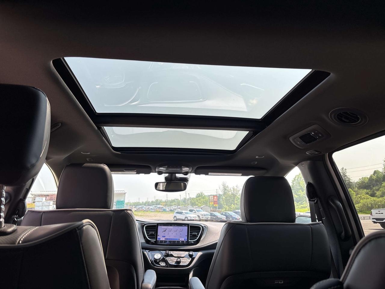 2024 Chrysler Pacifica Premium S Appearance Photo