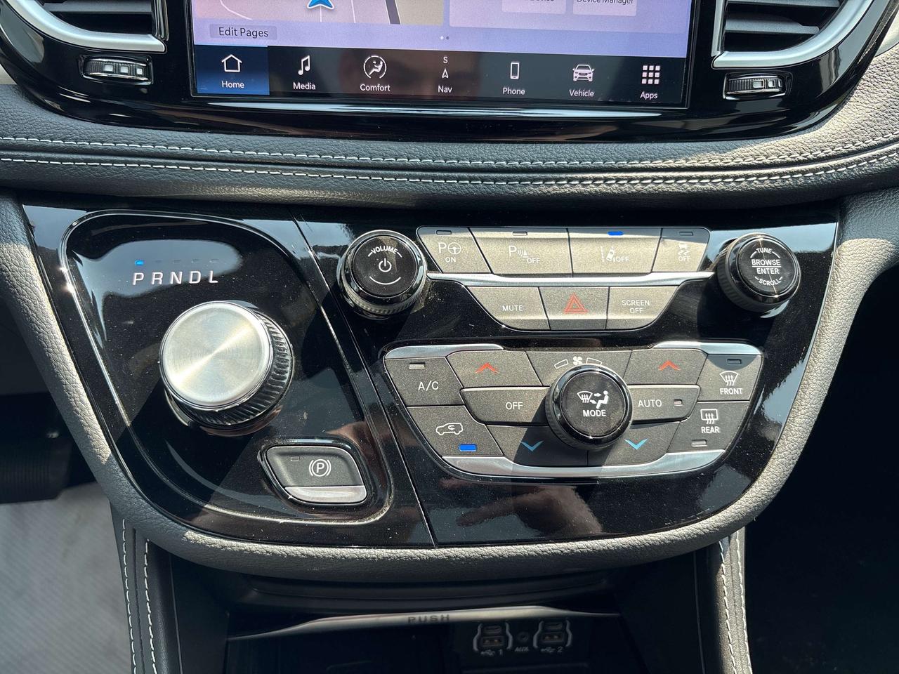 2024 Chrysler Pacifica Premium S Appearance Photo